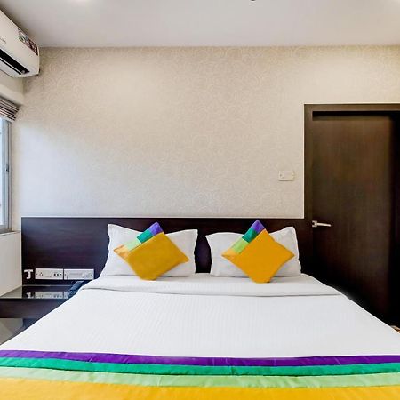 Itsy Hotels Neeranand Plaza Колката Екстериор снимка