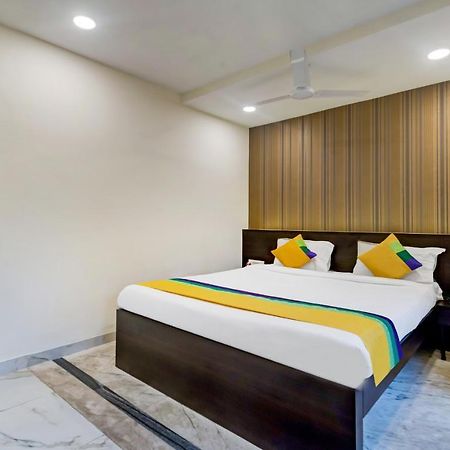 Itsy Hotels Neeranand Plaza Колката Екстериор снимка