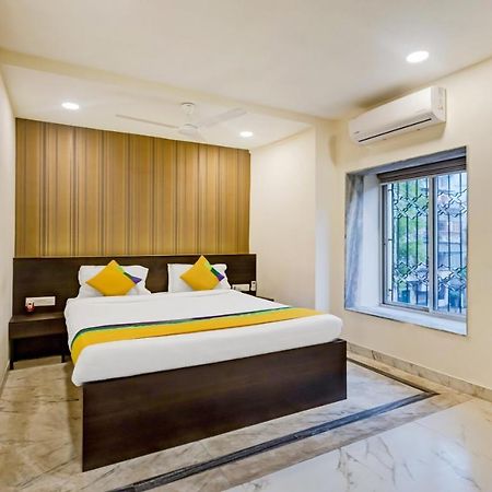 Itsy Hotels Neeranand Plaza Колката Екстериор снимка