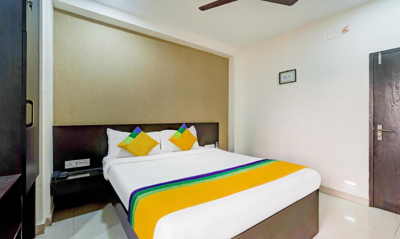 Itsy Hotels Neeranand Plaza Колката Екстериор снимка
