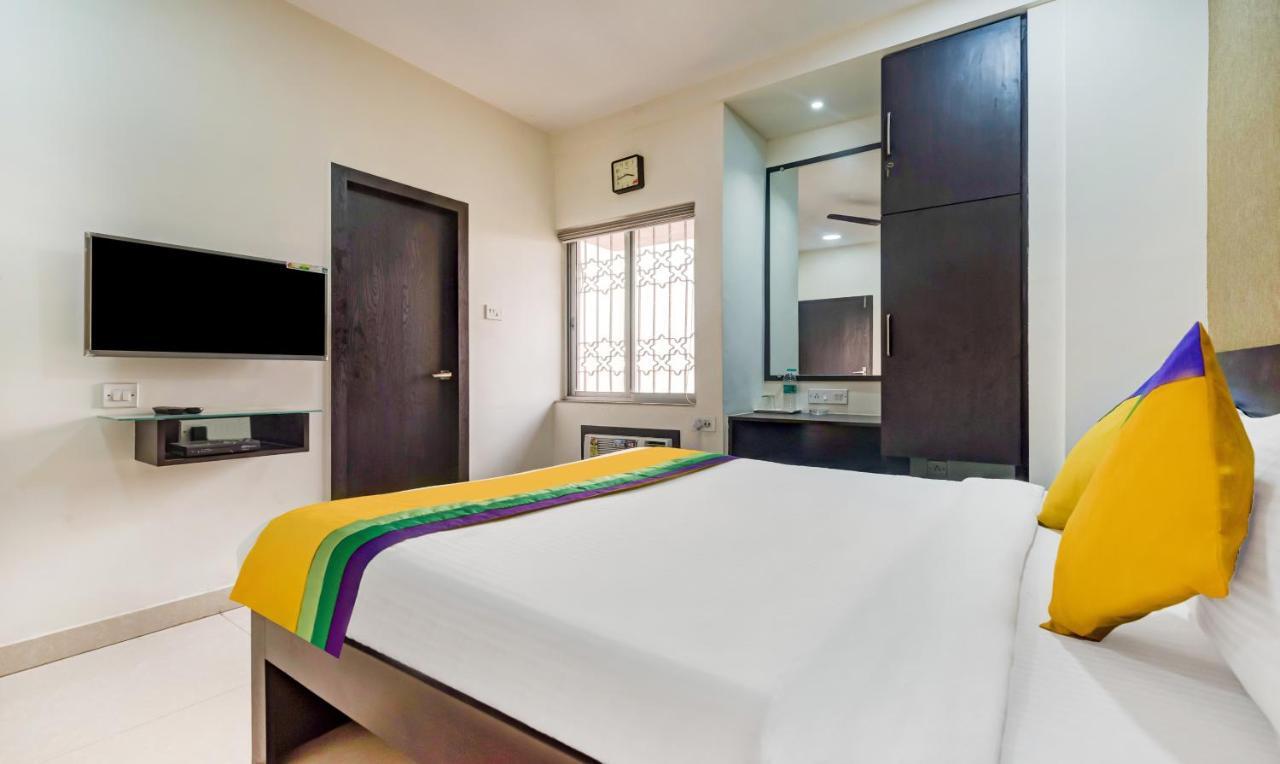 Itsy Hotels Neeranand Plaza Колката Екстериор снимка