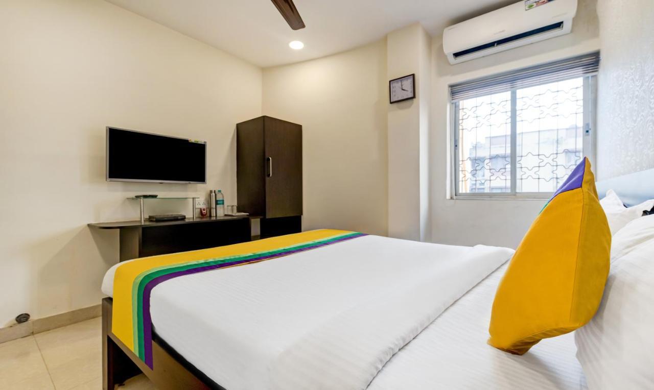 Itsy Hotels Neeranand Plaza Колката Екстериор снимка