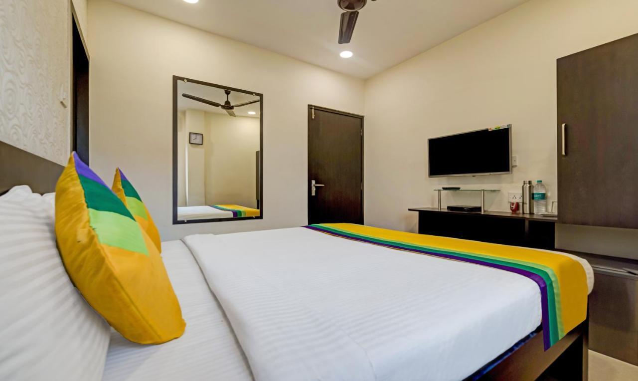 Itsy Hotels Neeranand Plaza Колката Екстериор снимка