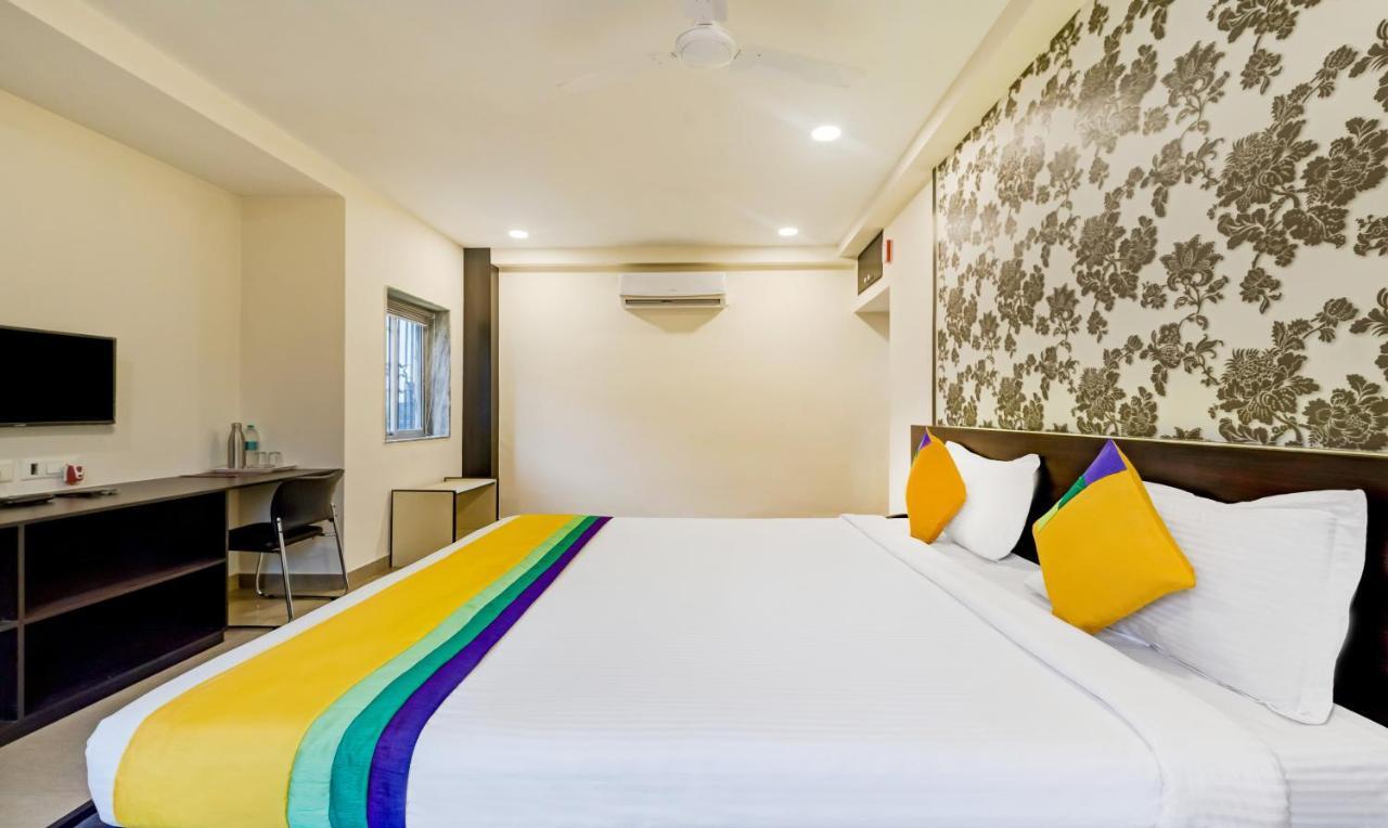 Itsy Hotels Neeranand Plaza Колката Екстериор снимка