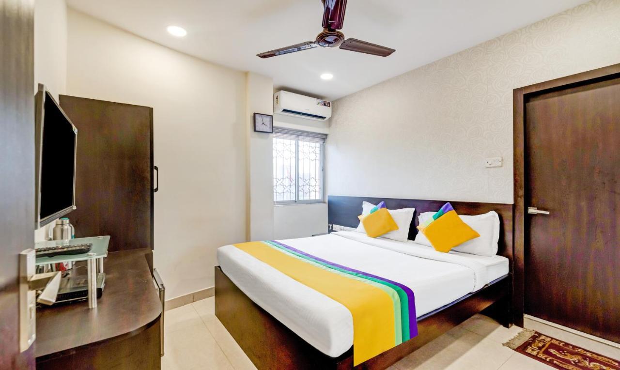 Itsy Hotels Neeranand Plaza Колката Екстериор снимка