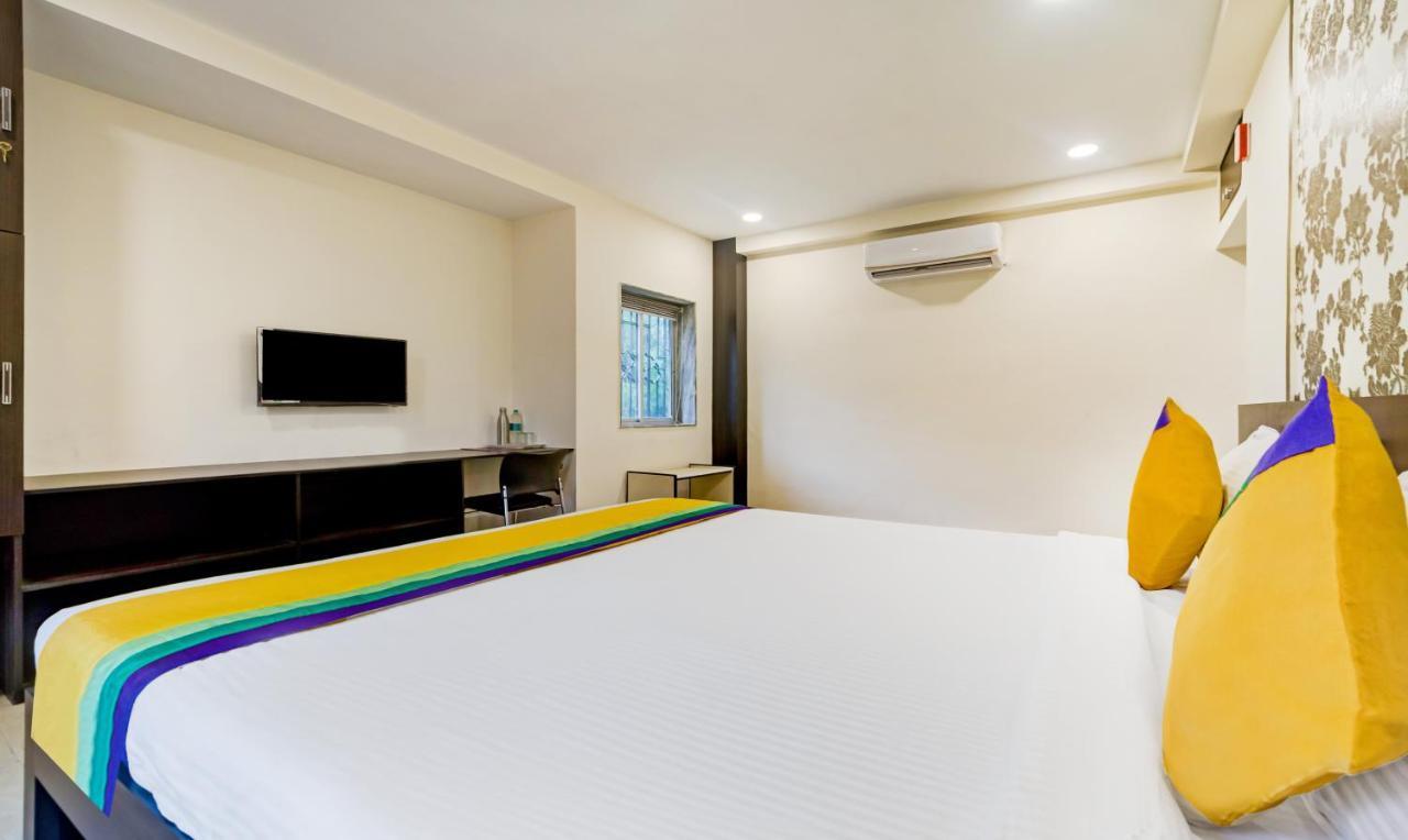Itsy Hotels Neeranand Plaza Колката Екстериор снимка