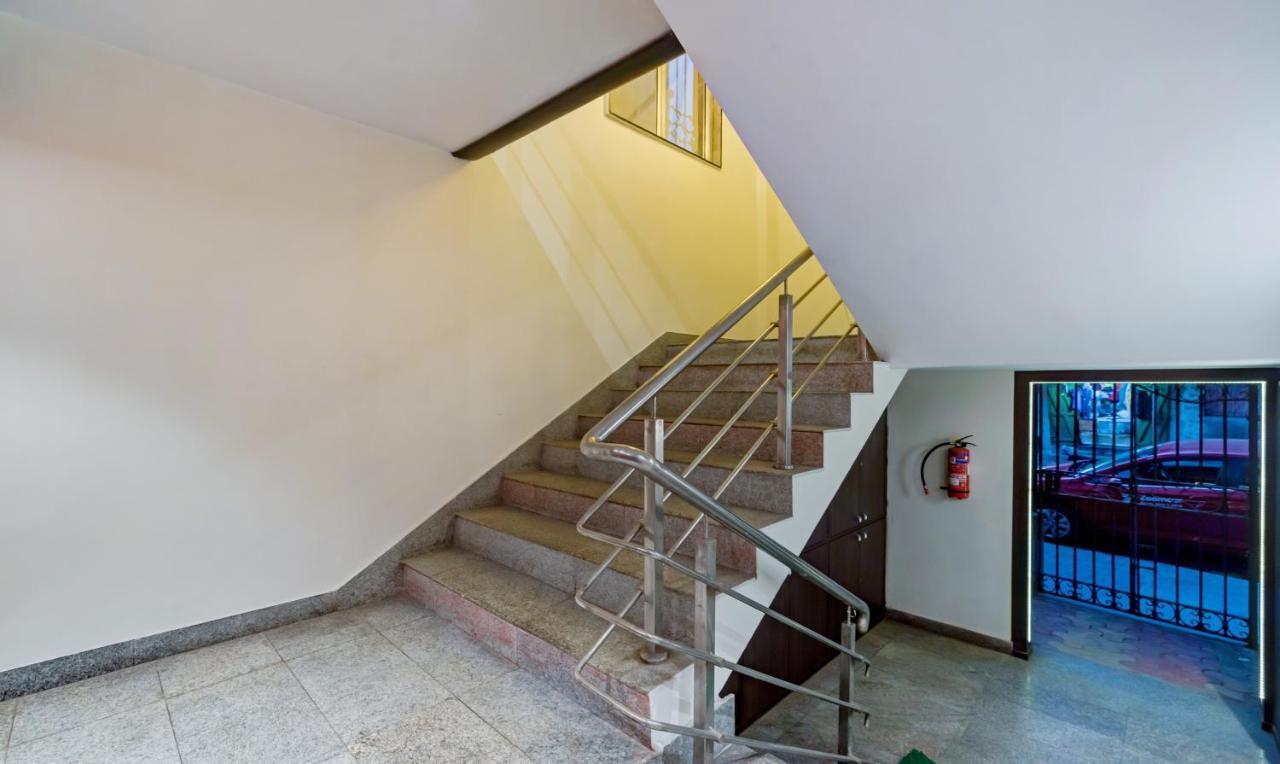 Itsy Hotels Neeranand Plaza Колката Екстериор снимка