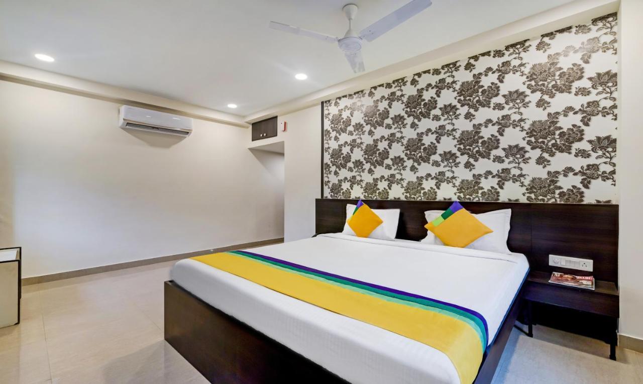Itsy Hotels Neeranand Plaza Колката Екстериор снимка