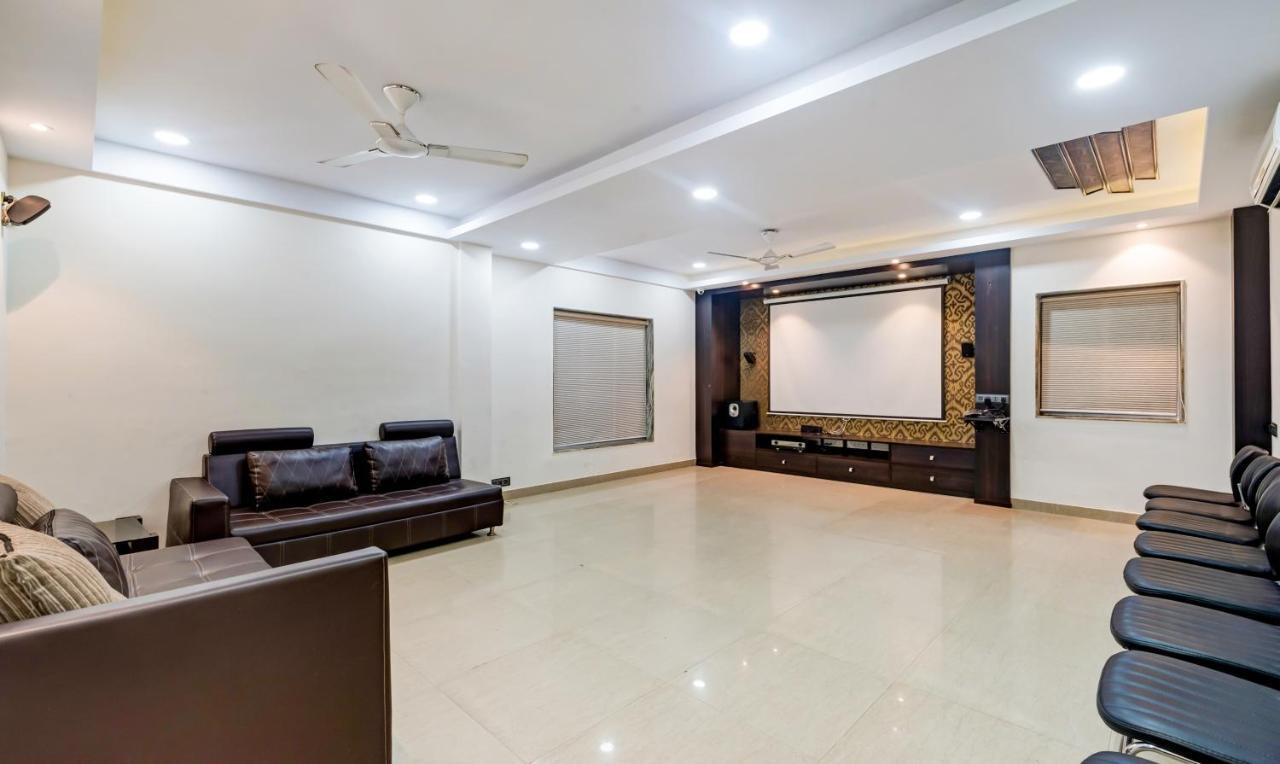Itsy Hotels Neeranand Plaza Колката Екстериор снимка