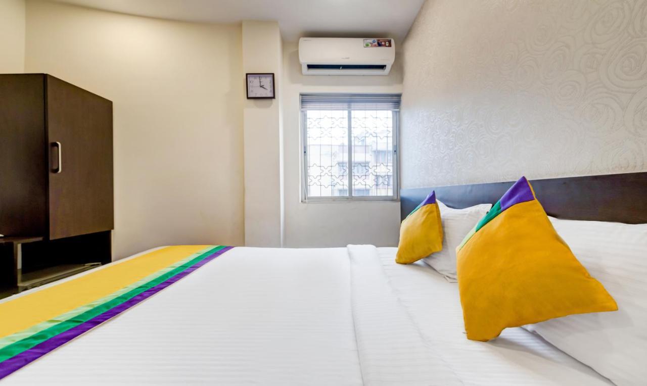 Itsy Hotels Neeranand Plaza Колката Екстериор снимка