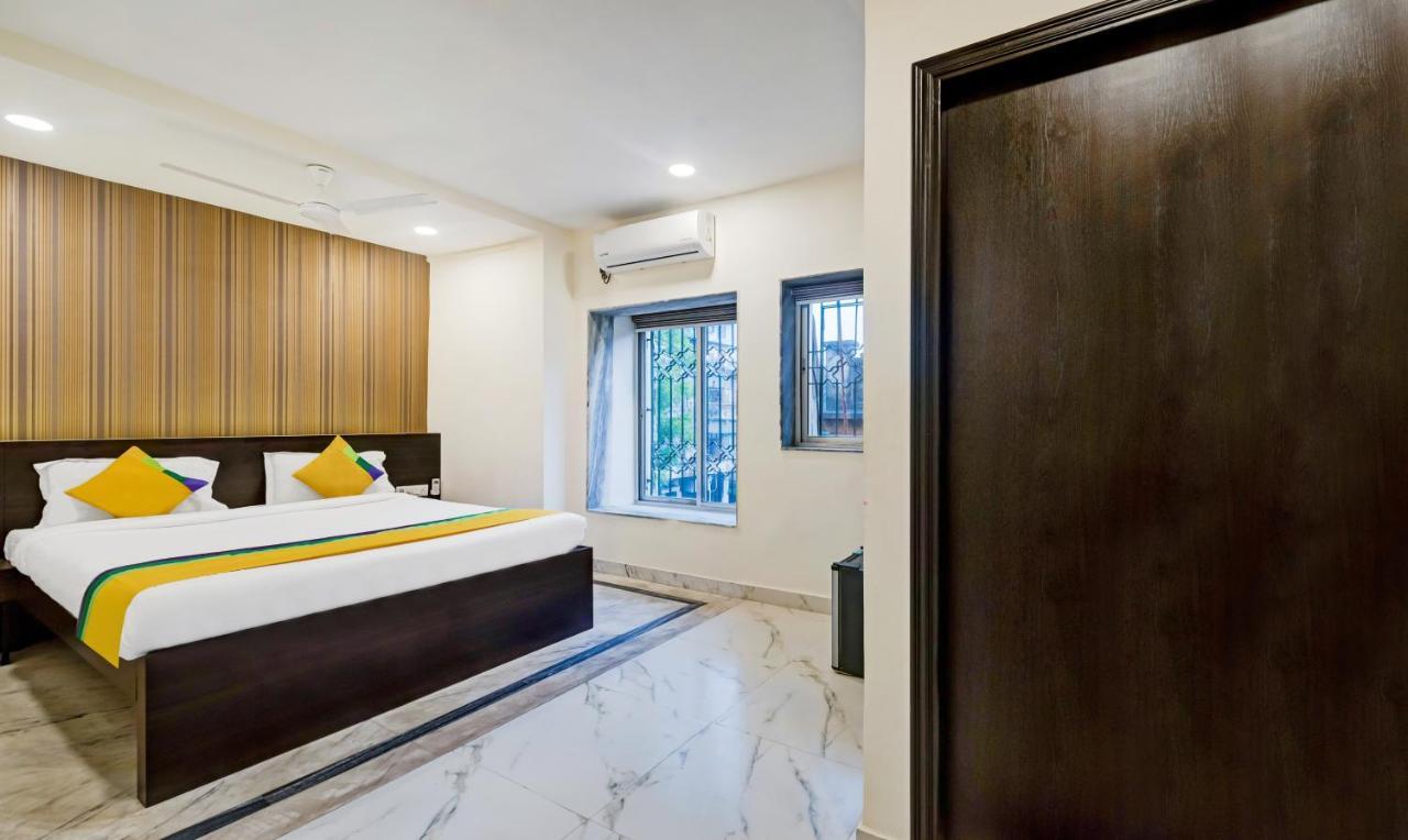 Itsy Hotels Neeranand Plaza Колката Екстериор снимка