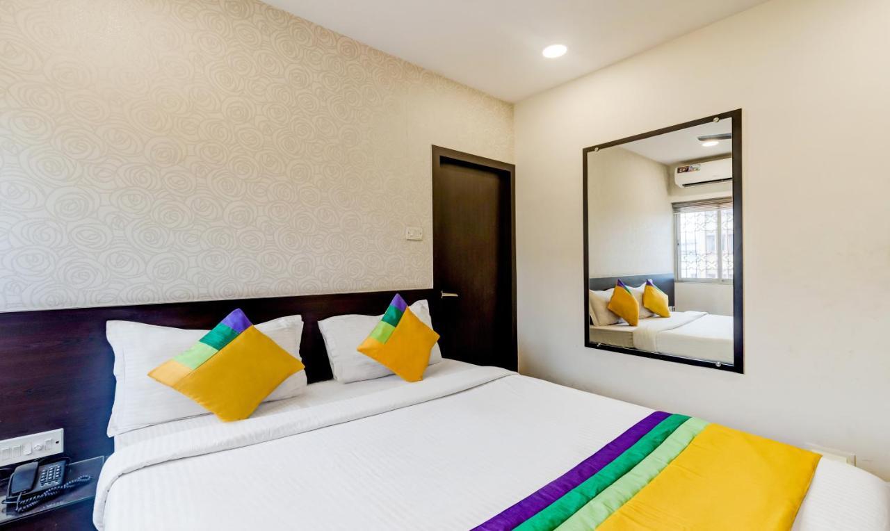 Itsy Hotels Neeranand Plaza Колката Екстериор снимка