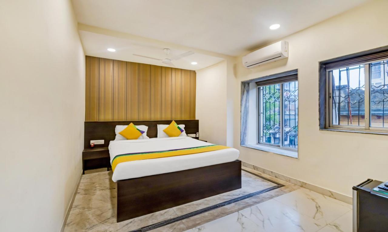 Itsy Hotels Neeranand Plaza Колката Екстериор снимка