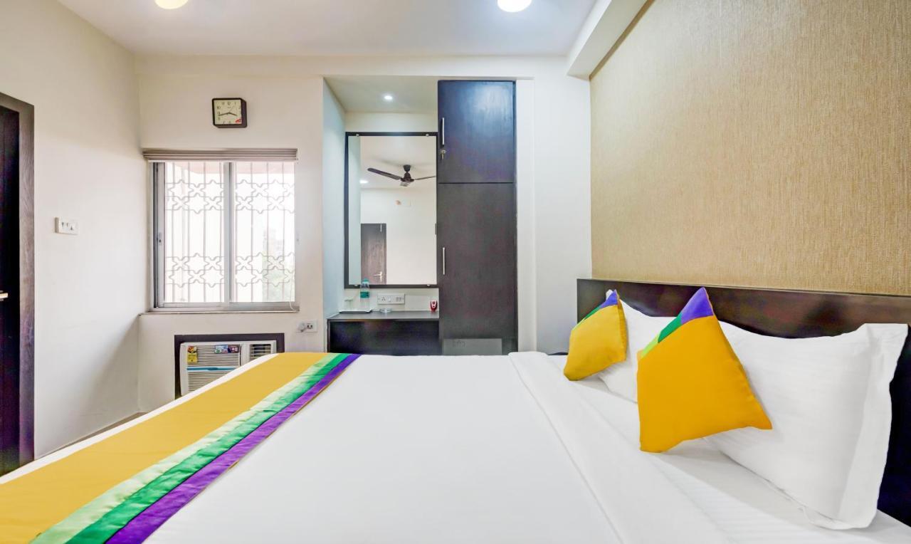 Itsy Hotels Neeranand Plaza Колката Екстериор снимка