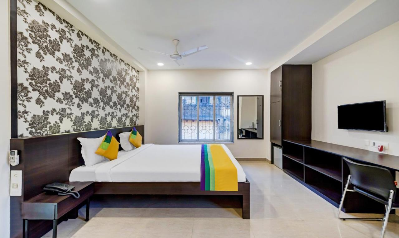Itsy Hotels Neeranand Plaza Колката Екстериор снимка